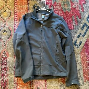 Men’s Patagonia lightweight jacket
